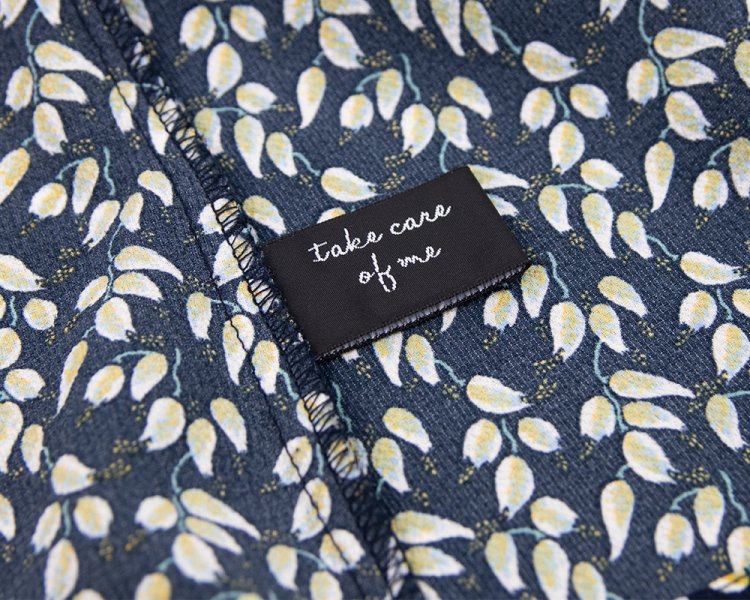 far produrre etichette personalizzate per gli abiti