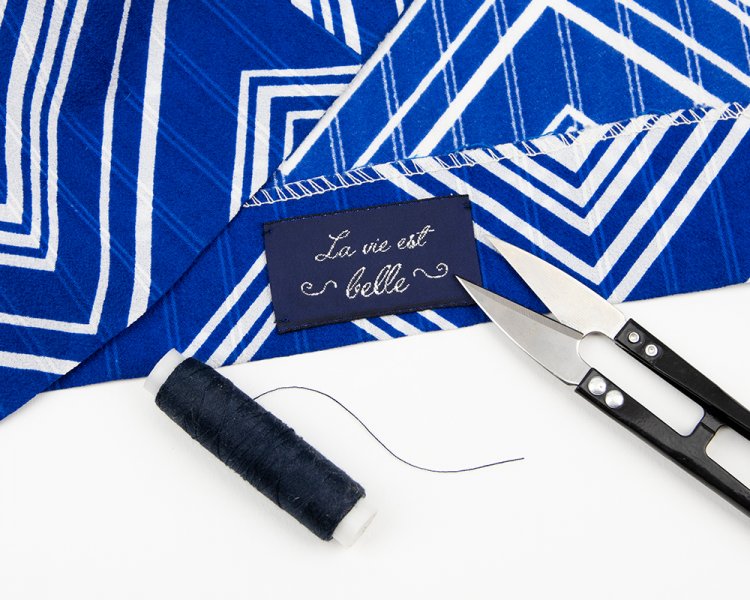 far produrre etichette personalizzate per gli abiti