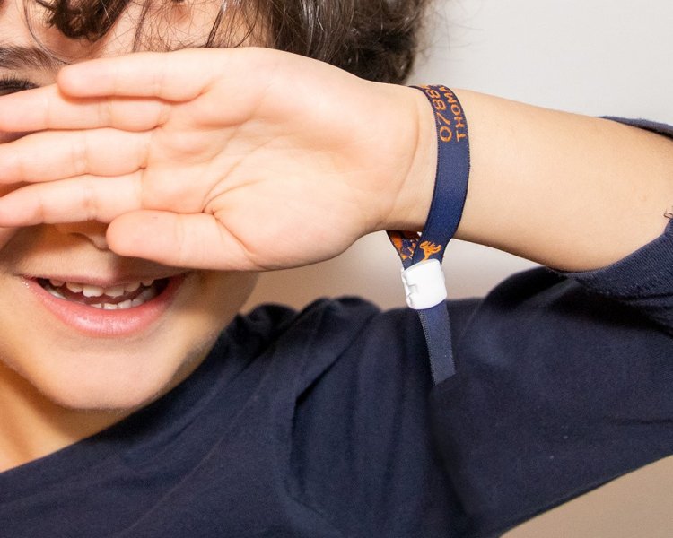 braccialetto SOS con nome e telefono