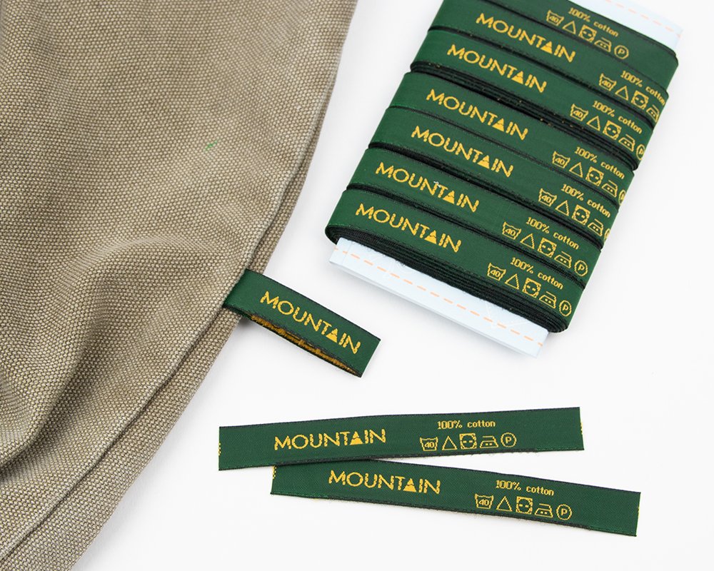 etichetta tessuta con logo personalizzato