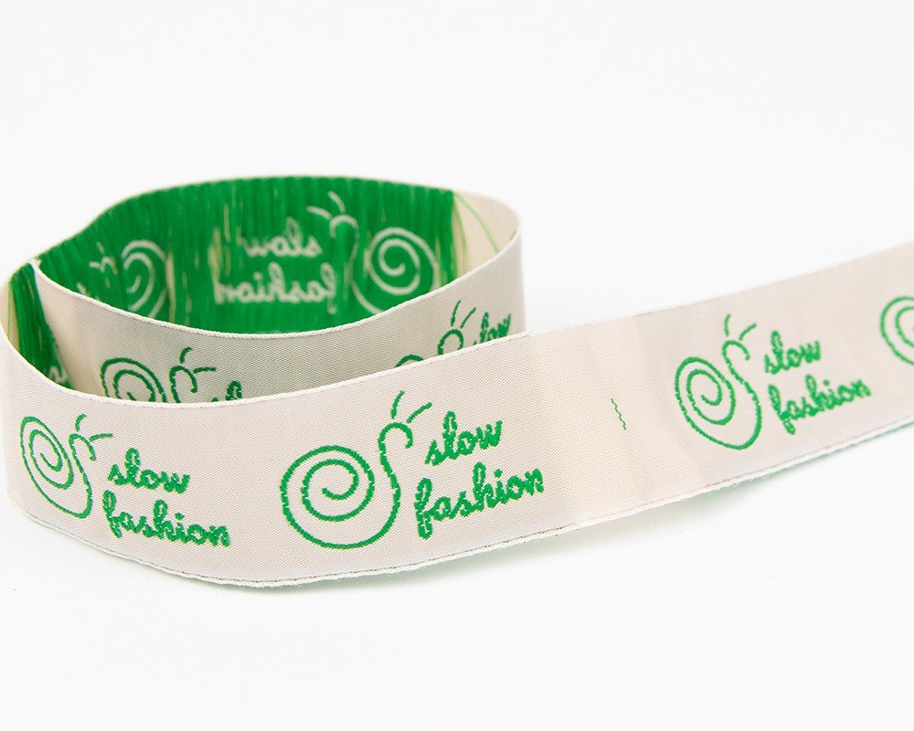 etichetta tessuta con logo personalizzato