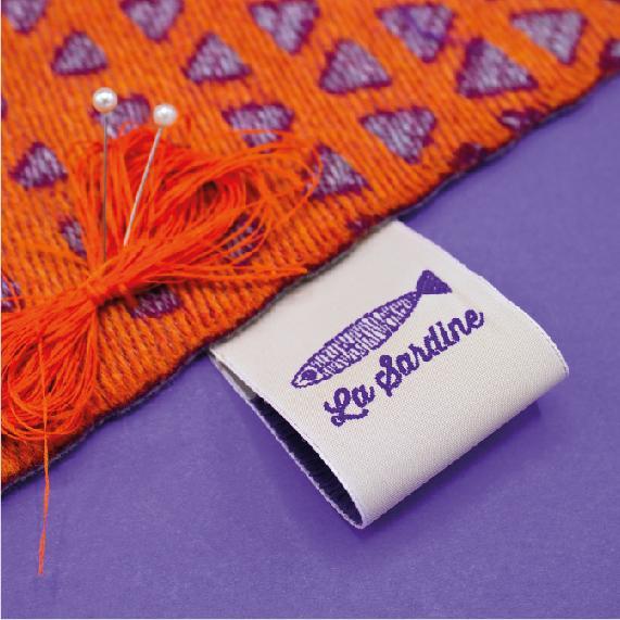 etichetta tessuta con logo personalizzato