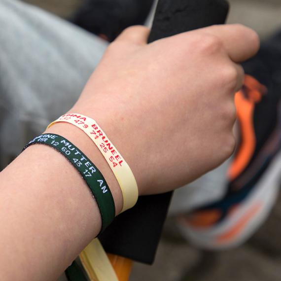 Braccialetto SOS con chiusura in plastica